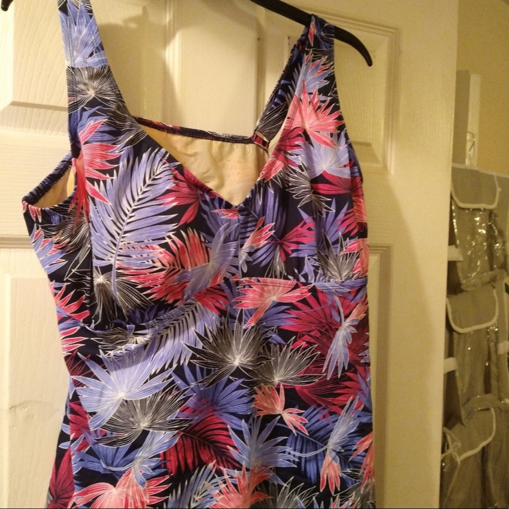 Plus Size Women’s Tankini Swim Top .Great Brand. Swim Suits For All company.